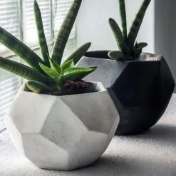 Modernes Steinguss Pflanzgefäß - Wetterbeständig - Verschiedene Größen - Melania